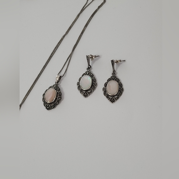 Vintage Grey Marcasite Crystal Shell Pearl Centre Pendant Necklace - Picture 12 of 12